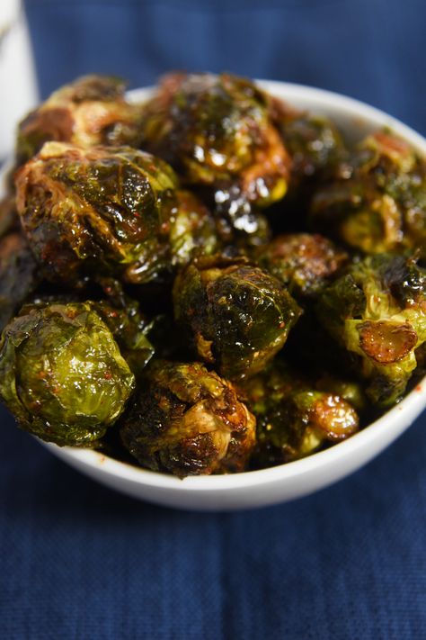 Copycat Longhorn Steakhouse Crispy Brussel Sprouts Recipe Blanching Brussel Sprouts, Cook Brussel Sprouts, Roasted Brussels Sprouts With Balsamic, Easy Thanksgiving Sides, Cooking Brussel Sprouts, Crispy Brussel Sprouts, Longhorn Steakhouse, Long Horn, Roasted Brussels Sprouts