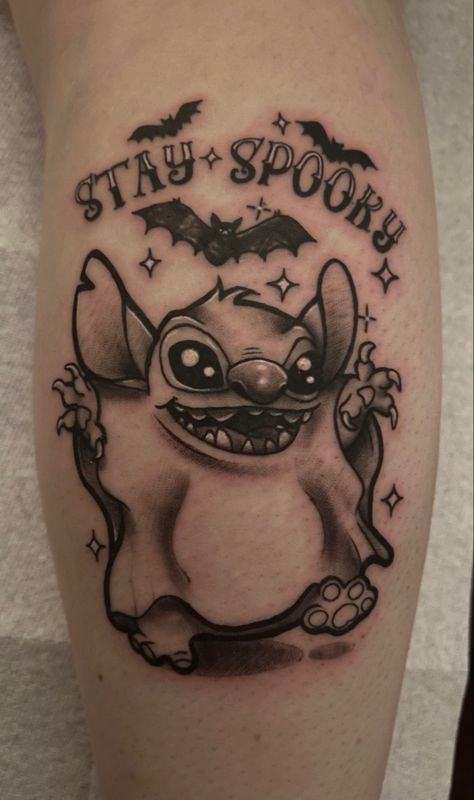 #stitch #stitchtattoo #tattoo #spookyseason #stayspooky #disneytattoo #disney #boo #cutetattoo Halloween Stitch Tattoo, Disney Ghost Tattoo, Halloween Disney Tattoos, Spooky Stitch, Disney Boo, Friday The 13th Flash, Chucky Tattoo, Stitch Tattoo, Spider Costume