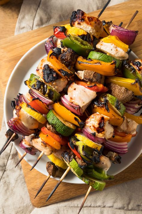 Homemade Grilled Chicken Kebab Skewers with Healthy Veggies - 10 Easy Campfire Recipes (Be the Master of Campfire Cooking); Here are 10 campfire cooking recipes to try this summer! Easy Campfire Recipes, Campfire Cooking Recipes, Easy Campfire Meals, Campfire Recipes, Plate Recipes, Chicken Kebab, Kebab Skewers, Diy Easy Recipes, Vegetable Side Dishes Recipes