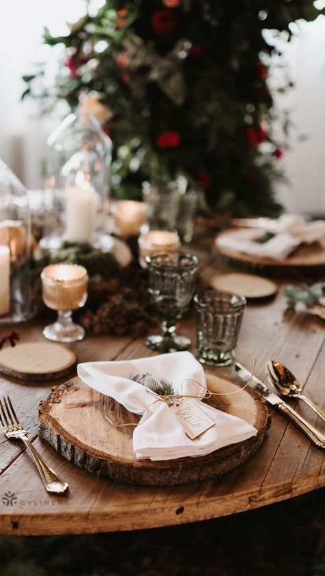 Pine Tree Centerpiece Table Decorations, Pine Branch Table Decor, Wood Slab Wedding Centerpiece, Round Table Wedding Decor Rustic Wood Slices, Simple Wedding Centerpieces Wood Slice, Nature Themed Wedding, Rustic Wedding Colors, Rustic Wedding Table Decor, Rustic Wedding Ceremony