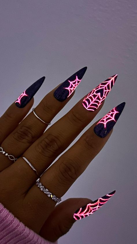 All posts • Instagram Gel Nails Rainbow, Strass Nails, Halloween Nail Art Tutorial, Chic Manicure, Halloween Nails Easy, Spring Nail Designs, Glow Nails, Blue Nail, Halloween Nail Designs