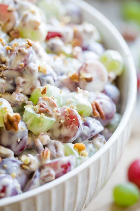 Last Minute Potluck Ideas No Cook, Healthy Grape Salad, Grape Salad With Cream Cheese, Cream Cheese Dressing, Vanilla Dressing, Best Potluck Dishes, Grape Salad Recipe, Easy Healthy Side Dishes, Chicken Salad With Grapes