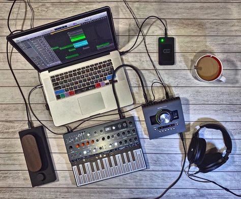 Music Studio Setup, Creative Ceiling Ideas, Music Production Equipment, Home Recording Studio Setup, Recording Studio Setup, Home Music Rooms, Music Studios, Home Studio Setup, Music Studio Room