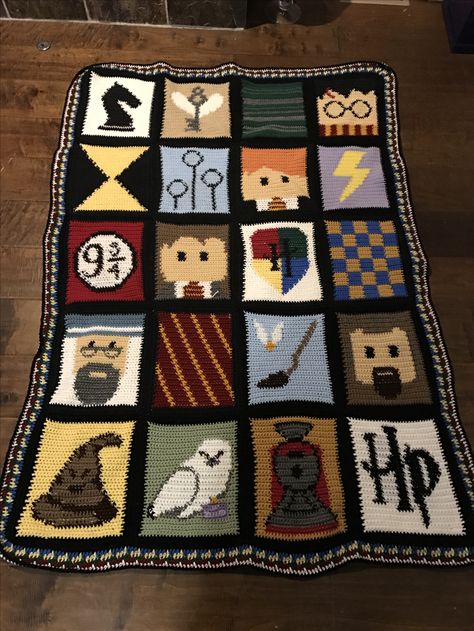 Crochet Harry Potter, Harry Potter Knit, Harry Potter Blanket, Giga Chad, Harry Potter Crochet, Mode Crochet, Crochet Wall Hangings, Harry Potter Crafts, C2c Crochet