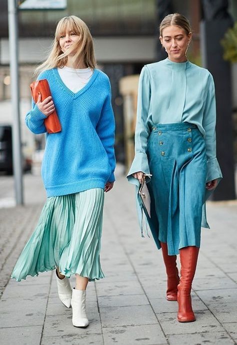 Jeanette Friis Madsen and Emili Sindlev at Stockholm Fashion Week Autumn 2018 Street Style New York, Stockholm Fashion Week, Street Style 2018, Mode Tips, Pleated Skirts, Looks Street Style, Red Boots, Street Style Trends, Stockholm Fashion