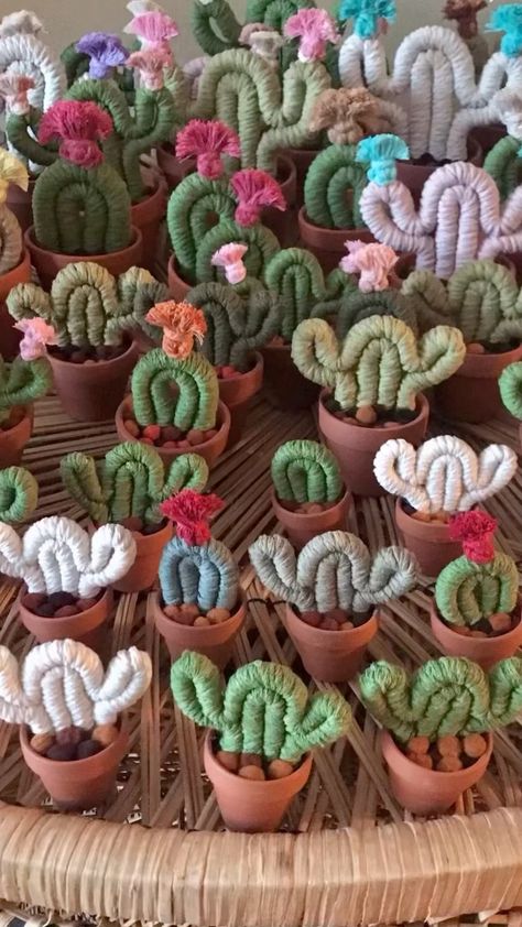 Macrame Cactus Diy, Macrame Baby Room, Cactus Macrame, Mops Crafts, Macrame Baby, Plant Hanger Macrame, Wire Knitting, Free Wall Art, Rainbow Macrame