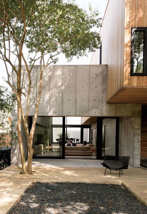 Architecture studio Robertson Design created a unique house that consists of a concrete and wooden box with a concrete wall. The design and shape of the ‘Concrete Box House‘ was inspired by the minimal aesthetic of Japanese architecture. In this way, the interior is kept simple and mirrors the exterior structure with wooden as well [...] House Architecture Styles, Box House, Concrete Houses, Casa Country, Concrete Home, Japanese Architect, Concrete House, Box Houses, Unique Houses