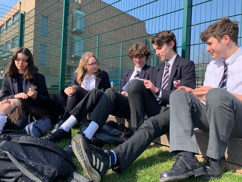 Look Pretty In School, Pretty In School, Look Attractive In School, Boys Of Tommen Aesthetic, British High School, Boarding School Aesthetic, School Core, British School, Romanticising School