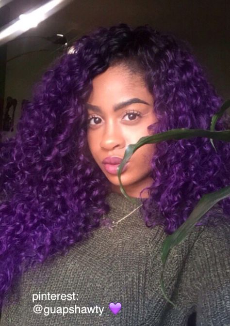 Quero Curly Purple Hair Black Women, Purple Hair Curly, Purple Hair Black Women, Purple Curly Hair, Curly Purple Hair, Purple Natural Hair, Curly Color, Dyed Curly Hair, Photo Pinterest