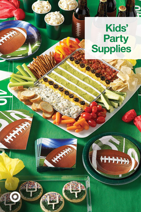 Surprise the birthday MVP with a game day inspired-party. Set up the vibe with football themed decor—think paper plates, cute party favors & more supplies to celebrate. Dress code: cheery team colors. Football Favors Ideas, Superbowl Stadium, Fantasy Football Party, Football Themed Food, Football Party Snacks, Football Favors, Plates Cute, Field Party, Cute Party Favors