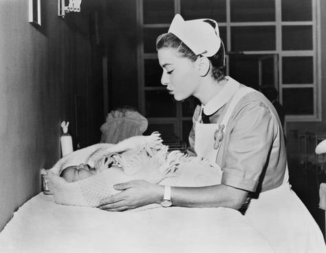 London Hospital, Mother Baby Nurse, Ob Nursing, Nurse Aesthetic, Vintage Nurse, Nursing Baby, Vintage Medical, Nicu Nurse, Medical Practice