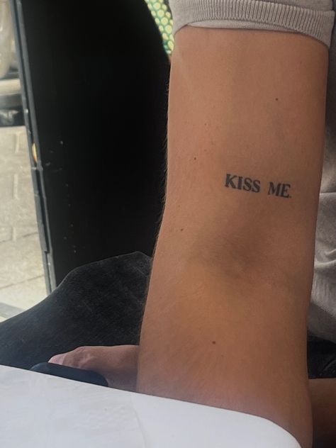 Kiss Me Tattoo Hip, Kiss Here Tattoo, Kiss Me Tattoo, Kiss Mark Tattoo, Luv Tattoo, Kissing Tattoo, Fatal Trouble, Kiss Tattoo, Script Tattoos