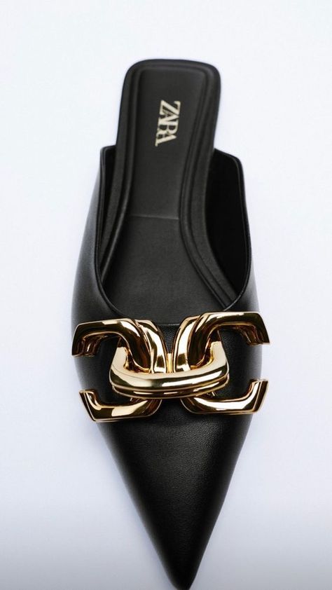 Zara Mules, Insole Design, Shoes Outfit Fashion, Classy Shoes, Buckled Flats, Flat Mules, Girly Shoes, Aesthetic Shoes, Bride Shoes