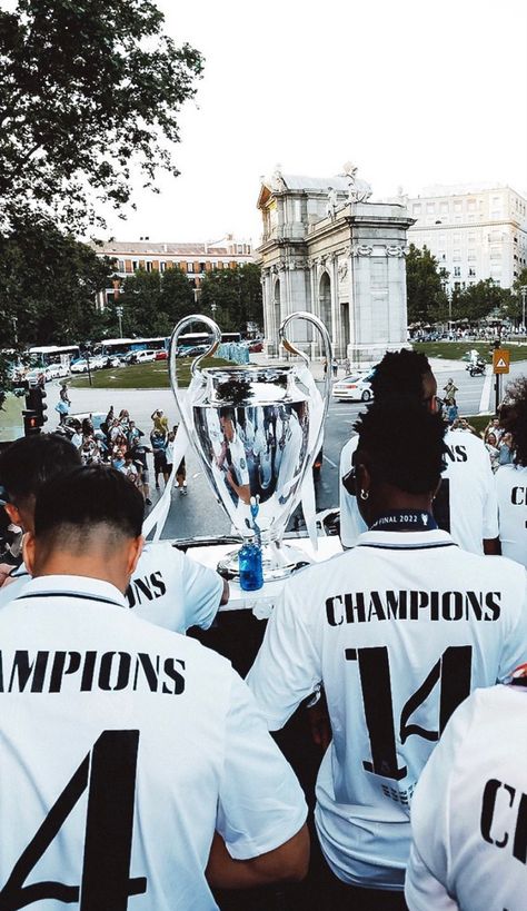 Real Madrid 2017, Real Madrid History, Madrid Pictures, Real Madrid Pictures, Madrid Aesthetic, Real Madrid Win, Real Madrid Champions League, Real Madrid Photos, Wallpaper Football