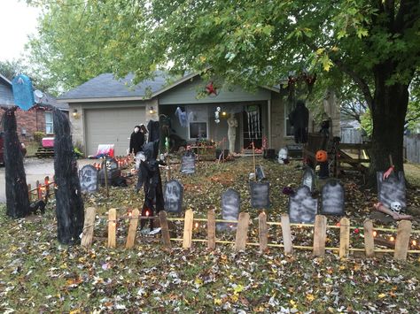 2015 Haunted front yard cemetery Halloween decorations Halloween Cemetery Decorations, Halloween Front Yard Cemetary, Front Yard Cemetary Halloween, Spooky Cemetery Halloween, Diy Halloween Cemetery Fence, Haunted House Cemetery, Cemetery Decorations, Front Lawn, Halloween Haunt