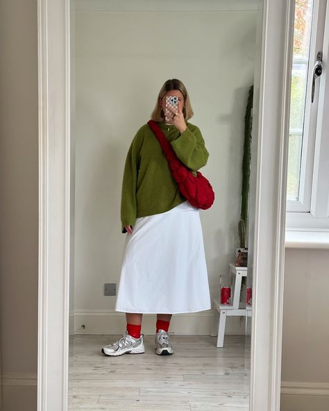 It’s giving olive 🫒 and I am super into it. Green Jumper Outfit, Winter Maxi Skirt Outfit, White Maxi Skirt Outfit, Winter Festival Outfit, Midi Skirt Fall, White Maxi Skirt, Leopard Print Jeans, Midi Skirt Outfit, Jumper Outfit