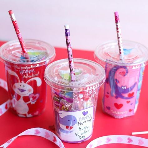 Student Valentines, Diy Valentinstag, Pinterest Valentines, Saint Valentin Diy, Roses Valentine, Valentines Bricolage, Valentines Day Baskets, Gifts For Students, Valentinstag Party