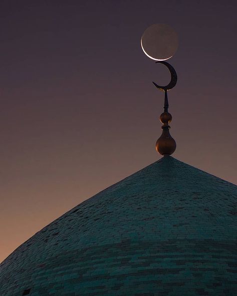 Moon / Lune / Image by aman_chokshi (Aman Chokshi) from instagram Islamic Moon, Nature Aesthetic, From Instagram, Pendant Light, Ceiling, Celestial Bodies, Ceiling Lights, Moon, Lighting