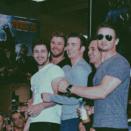 Dr Marvel, Avengers Cast, Marvel Photo, Marvel Images, Marvel Avengers Funny, Clint Barton, Marvel Actors, Marvel Films, Man Thing Marvel