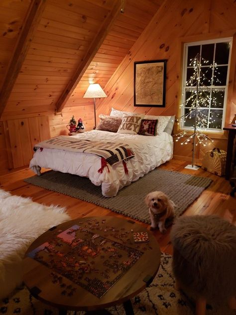 Cabin Room Ideas, Log Cabin Rooms, Rustic Cabin Christmas, Cozy Cabin Bedrooms, Log Cabin Bedrooms, Log Cabin Bedroom, Cabin Bedrooms, Cabin Rooms, Cabin Room