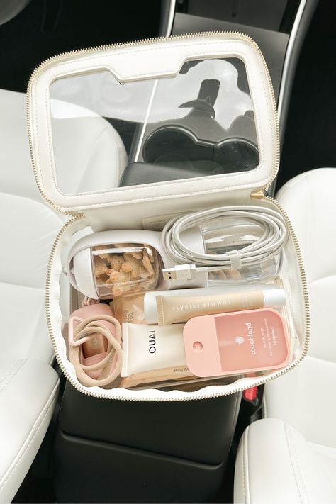 7 Amazing Car Organization Ideas to Try Right Now - by mable grace Car Organization Ideas, Girly Car Accessories, Car Deco, Cool Car Accessories, Clear Makeup Bags, Car Organization, Mom Car, Girly Car, Car Essentials