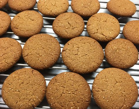 GLUTEN-FREE GINGERNUT BISCUITS — THE COELIAC'S REVENGE Ginger Nut Biscuits, Gluten Free Biscuits, Ginger Biscuits, Ginger Nut, Biscuits Easy, Biscuit Cake, Golden Syrup, Main Attraction, Almond Recipes