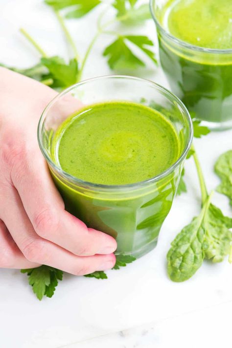 This naturally sweet green detox juice recipe features apple, spinach, parsley, lemon, soothing ginger, and cucumber. It’s high in iron, vitamin C, and essential nutrients! Our bodies do […] Green Juice Benefits, Green Juice Recipe, Veggie Juice, Lemon Diet, Detox Juice Recipes, Natural Detox Drinks, Green Juice Recipes, Smoothie Detox, Detox Drinks Recipes