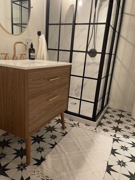 Black And White Bathroom Floor, Black Bathroom Floor, Cozy Eclectic, Black And White Tiles Bathroom, Star Tile, Buy My House, White Bathroom Tiles, White Tile Floor, Deco Bathroom