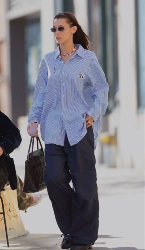 Bella Hadid, New York city, fashion, pintrest fashion inspo, trendy, New York street fashion, streetwear, fashion trends 2022, model, tall, blue outfit, famous, outfit inspo, oversized, baggy outfit, y2k outfit. Oversized Summer Outfit, Baggy Outfit Woman, Summer New York Outfits, Oversized Blouse Outfit, Baggy Summer Outfits, Blue Blouse Outfit, New York Street Fashion, Summer Blouse Outfit, Celebrity Summer Style