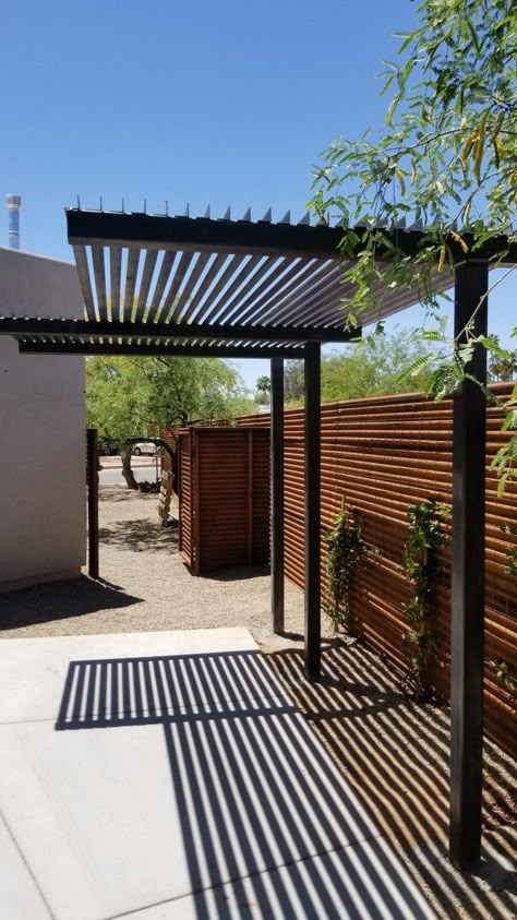 Small Backyard Landscaping For Dogs, Modern Pergola Designs, Backyard Landscaping For Dogs, Landscaping For Dogs, Small Backyard Landscaping Designs, Pergola Carport, Rooftop Design, Modern Pergola, House Backyard