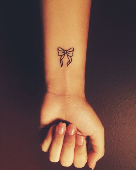 60 Sexy Bow Tattoos – Meanings, Ideas and Designs for 2021 Boog Tattoo, Small Wave Tattoo, Simple Wrist Tattoos, Cute Tattoos On Wrist, Female Tattoos, Men Tattoos, Bow Tattoo, Small Girl Tattoos, Neck Tattoos