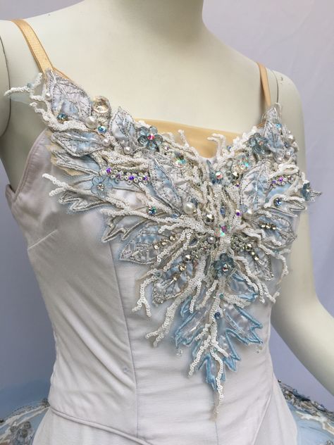 Nutcracker Snowflakes Costume, Nutcracker Snow Queen, Snow Queen Nutcracker, Nutcracker Ballet Costumes Snow Queen, Alice In Wonderland Figure Skating Dress, Snow Queen Ballet, Nutcracker Costumes, Classical Ballet Tutu, Nutcracker Decor