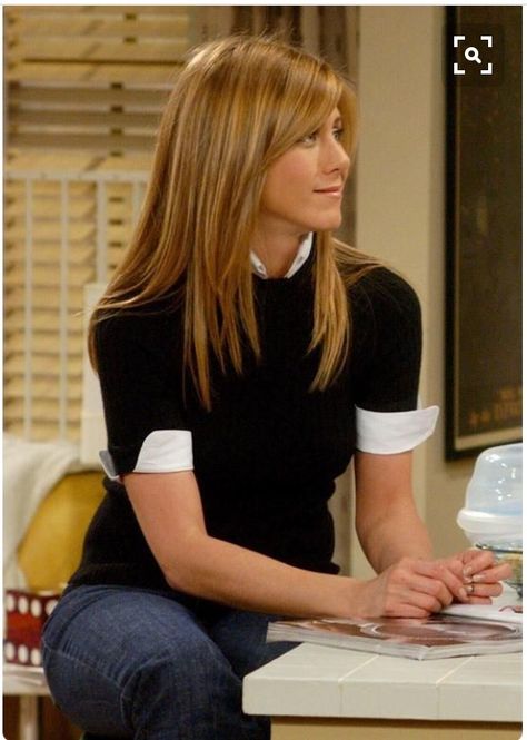 Short sleeve Sweater, white shirt sleeve button up - Rachel green, Jennifer Aniston Estilo Rachel Green, Rachel Green Hair, Rachel Green Friends, Rachel Green Style, Rachel Green Outfits, Jennifer Aniston Hair, Jennifer Aniston Style, Jenifer Aniston, Jen Aniston