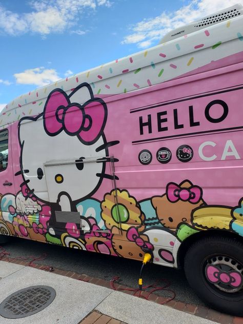 Hello Kitty Food Truck, Hello Kitty Cafe Truck, Cafe Merch, Cafe Truck, Hello Kitty Food, Sanrio Merch, Kawaii Hello Kitty, Kitty Cafe, Japanese Festival