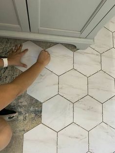 Do you want an updated floor but can't stomach the price tag! I'm sharing with you today how we installed LVT flooring in a bathroom. The price point was amazing and very simple to do it ourselves! It ended up costing just over $1 a square foot which is SO good for this high end look we achieved. This is what the bathroom looked like when I first started helping my friend redo it, a couple months previous to the floor she had replaced the vanity, ripped out the yucky old tile, and pu… Affordable Flooring, Luxury Vinyl Tile Flooring, Vinyl Tile Flooring, Lvt Flooring, Linoleum Flooring, Ceramic Floor Tiles, Bathroom Redo, Vinyl Tiles, Bathroom Floor Tiles