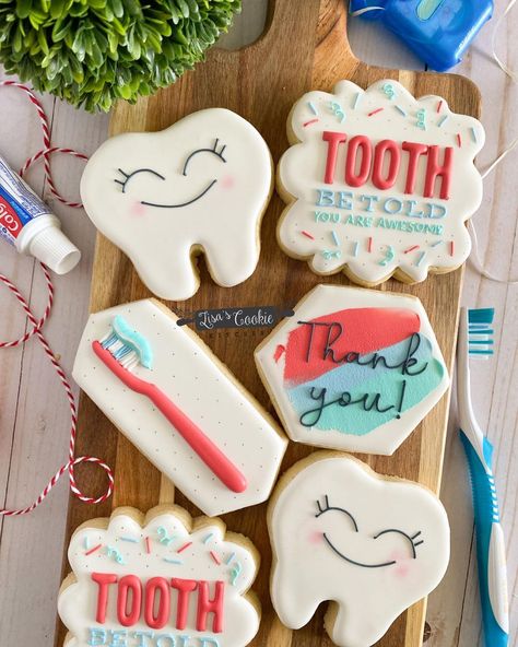 Dental Assistant Cookies, Teeth Cookies Decorated, Dental Assistant Party Ideas, Dental Hygiene Party Ideas, Dental Appreciation Week Ideas, Dental Cookies Decorated, Dental Hygiene Party, Dental Assistant Week Gift Ideas, Dental Assistant Week