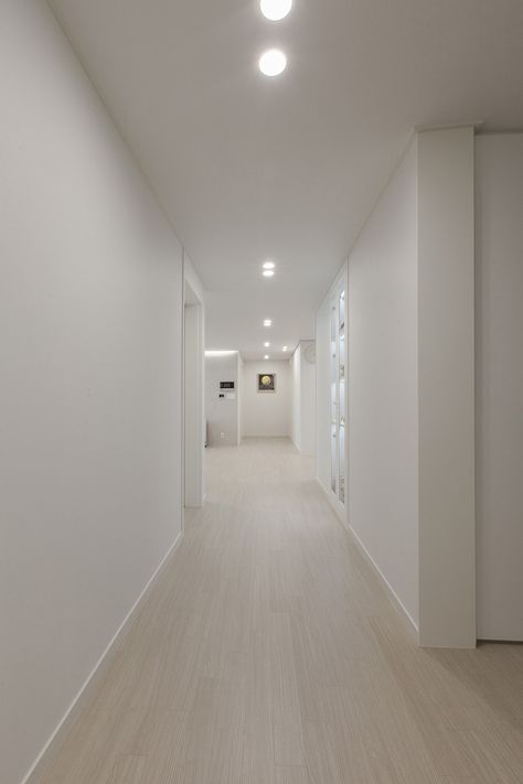 Hdf Flooring, Open Hallway, White Wood Floors, Modern Flooring, Living Room Tiles, Light Wood Floors, White Oak Floors, 아파트 인테리어, Dream House Rooms