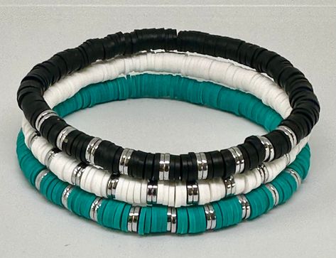 Jade Black and White Game Day Bracelets, team spirit wear, school colors, team gifts, beaded bracelets, stacking bracelets, custom bracelets by StackEmByShae on Etsy Bracelet Set Ideas, Nfl Bracelets, Black And White Game, Bracelets Stacking, Bracelets Custom, Pony Bead Bracelets, Diy Jewelry Making Tutorials, Bracelets Handmade Diy, Bracelets Design