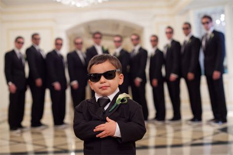 Groomsmen Colours, Fun Bridal Party Photos, Wedding Parties Pictures, Wedding Portrait Poses, Groomsmen Photos, Wedding Picture Poses, Funny Photography, Bridal Party Photos, Wedding Photos Poses