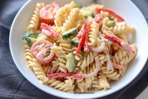 Fusilli pasta salad, this is the only salad you need this summer and all year round. This easy pasta salad will bring everyone to your yard. Fusilli Pasta Salad, Homemade Baked Meatballs, Salad With Mayonnaise, Pasta With Mayonnaise, Baked Tilapia, Easy Pasta Salad Recipe, Fusilli Pasta, Cold Pasta, Pasta Salad Recipe