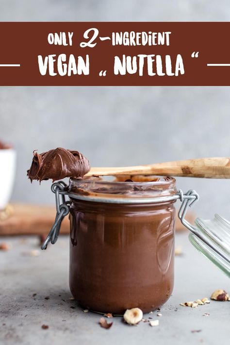 Vegan "Nutella" with only 2 INGREDIENTS! | Vanillacrunnch | Food & Lifestyle Blogger Christmas Recipes Dinner Main Courses, Halloween Food Appetizers, Vegan Nutella, Christmas Recipes Appetizers, Vegan Chocolate Cake, Chocolate Spread, Christmas Food Dinner, Food Lifestyle, Low Carb Snacks