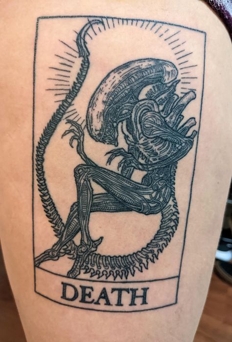 Alien Tattoo Xenomorph, Predator Tattoo, Tarot Tattoo, Tarot Card Tattoo, Movie Tattoo, Alien Tattoo, Arte Alien, Moth Tattoo, Horror Tattoo