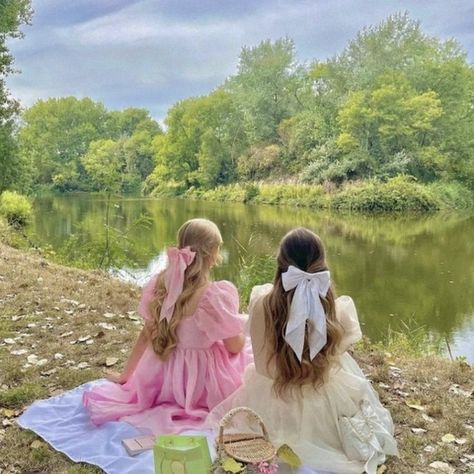 Picnic Photo Shoot, Dollette Coquette, Picnic Inspiration, Party Photoshoot, Princess Core, Soft Girl Aesthetic, Cute Friend Photos, Princess Aesthetic, Fairy Princesses