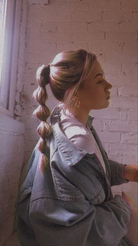 Streetwear Hairstyles, Was Sind Curtain Bangs, Sind Curtain Bangs, Hair Ideas Short, Poofy Hair, Bubble Braid, Denim Streetwear, Hoco Hair Ideas Short, Hoco Hair Ideas Ponytail