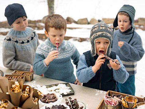 Winter Party Ideas - Recipes and Ideas for a Snow Day Party - Country Living Birthday Party Ideas Winter, Sledding Birthday Party, Trendy Birthday Party Ideas, Snow Birthday Party, Winter Sledding, Sledding Party, Ideas For Birthday Party, Outside Birthday, Winter Picnic