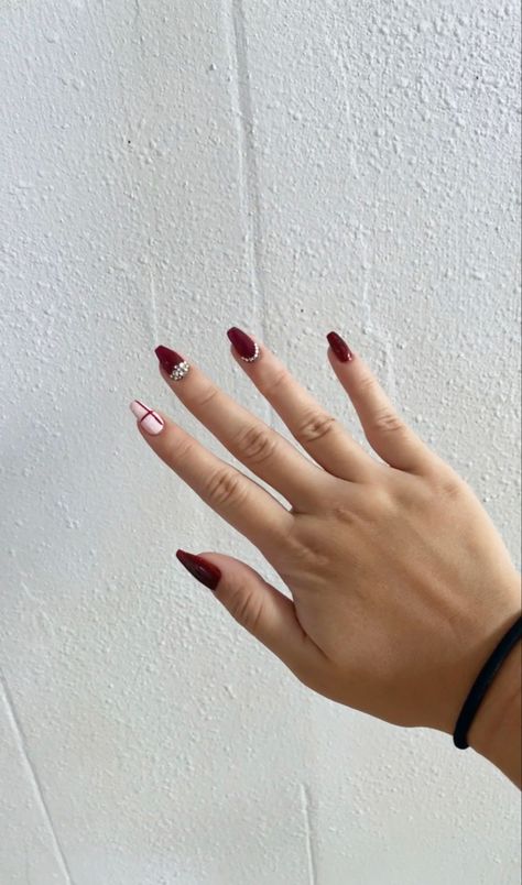 maroon nails inspo, rhinestone design, pink accent nail, gel nails Maroon Nails Design, Maroon Nail Designs, Maroon Nails, Rhinestone Designs, Rhinestone Nails, Nails Design, Henna, Nail Designs, Nails