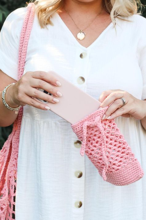 Free Crochet Patterns for Summer - Bella Coco Crochet Easy Crochet Phone Pouch, Crochet Phone Bag Free Pattern, Crochet A Pouch, Crochet Patterns For Summer, Crochet Phone Pouch, Crochet Pouches, Crochet Phone Bag, Free Crochet Bag, Crochet Pouch