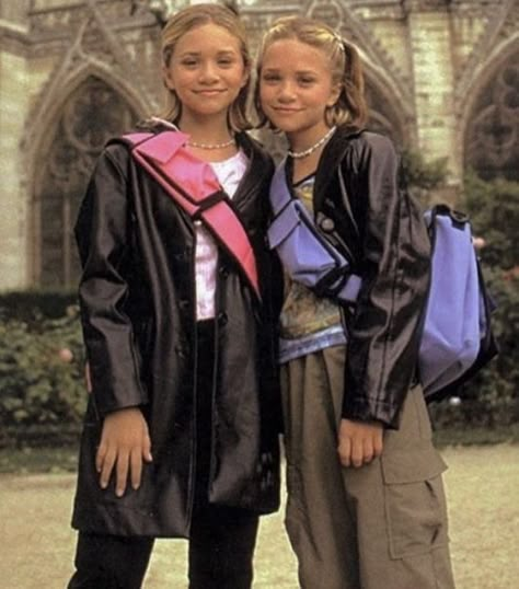 20 Mary-Kate & Ashley Olsen Outfits That I Would Wear Today Blog Post Idea, Passport To Paris, Ashley Olsen Style, Ashley Mary Kate Olsen, Olsen Twins Style, Mary Kate And Ashley, Twins Fashion, Olsen Sister, Kate Olsen