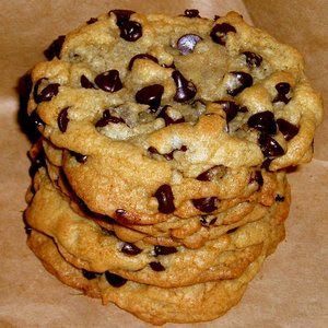 Paradise Bakery, Bakery Chocolate Chip Cookies, School Recipes, Cafe Bakery, Chocolate Chip Cookie Recipe, Crinkle Cookies, Chip Cookie Recipe, S'mores, Köstliche Desserts