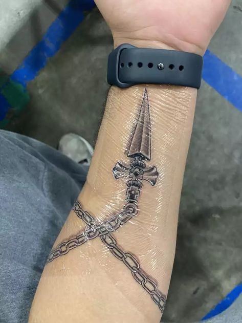 Kurapika Chains Tattoo, Kurapika Chains, Chinese Symbol Tattoos, Tattoos Hand, Chain Tattoo, Arm Tats, Z Tattoo, Dragon Sleeve Tattoos, X Tattoo